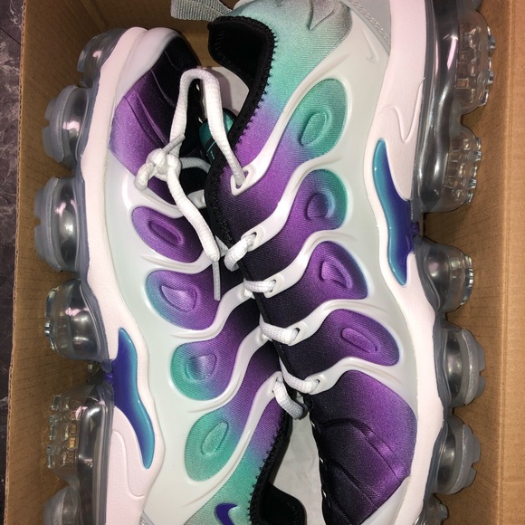 nike vapormax plus grape